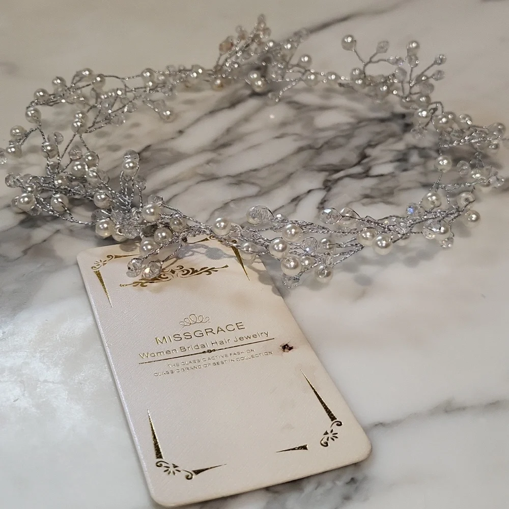 Boutique Crystal & Pearl Bridal Vine Hair Piece Jewelry Accessory 🤍 - Picture 6 of 6